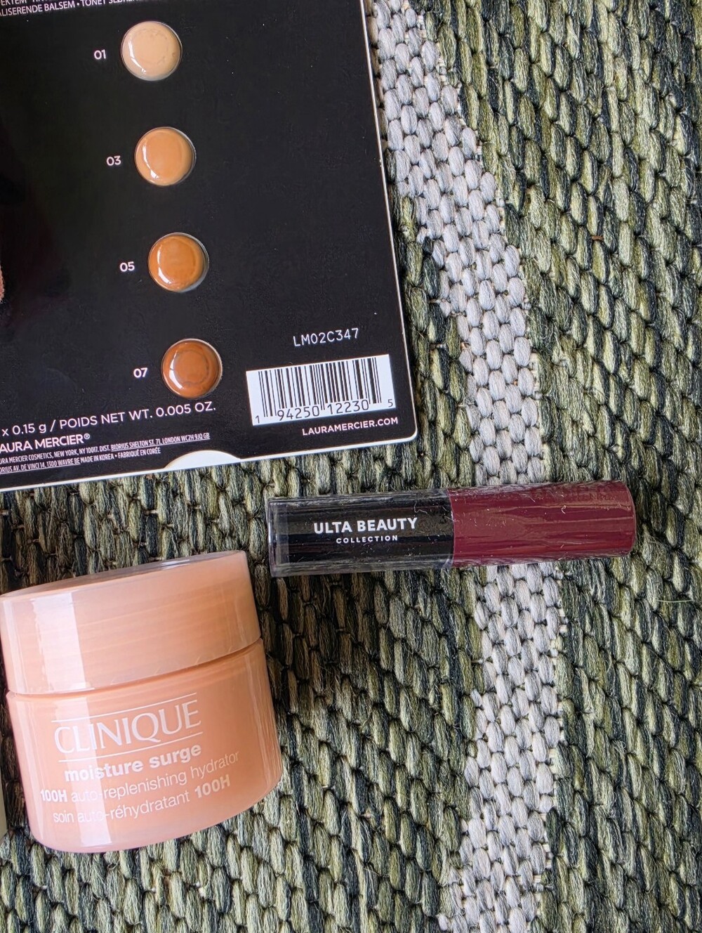 Makeup Bag & Sample Bundle - Picture 4 of 7